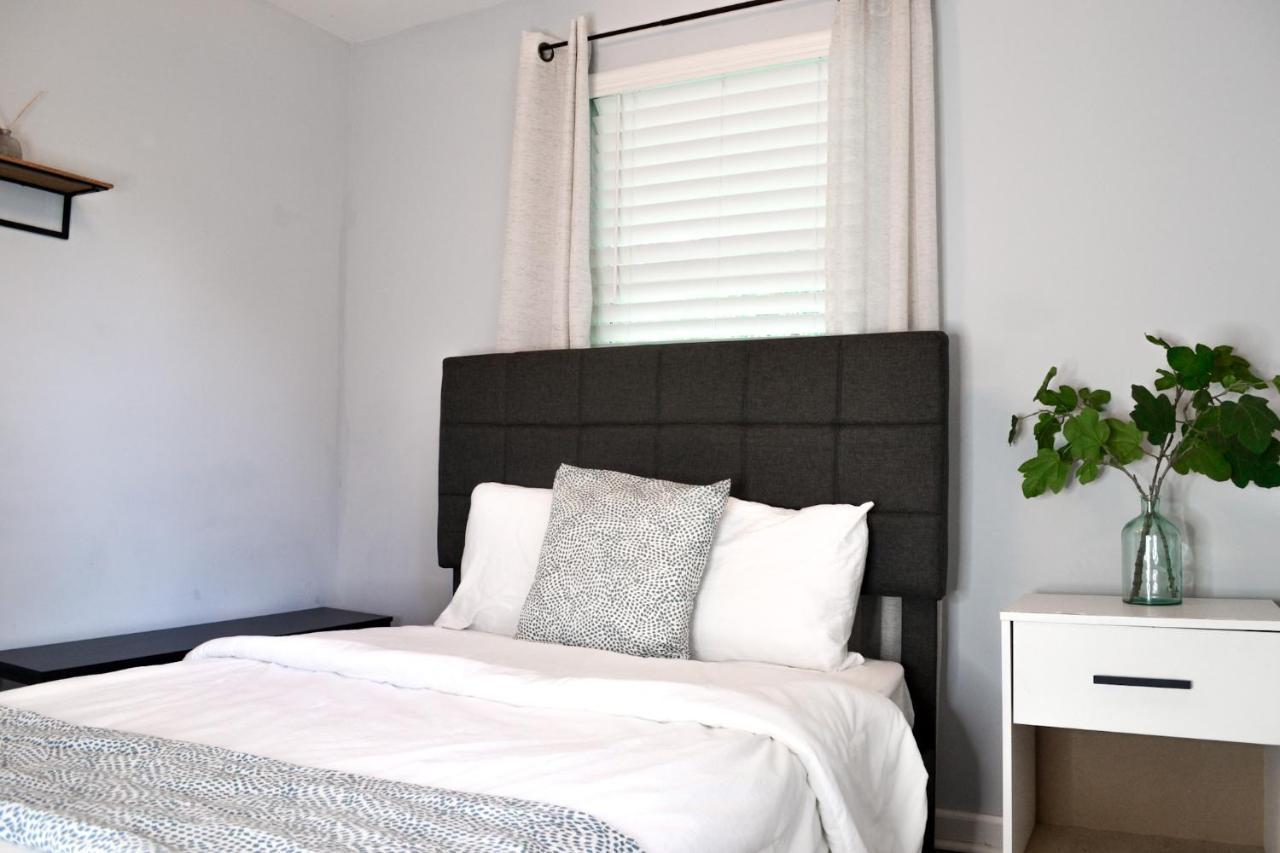 Convenient Atlanta Home Exterior photo