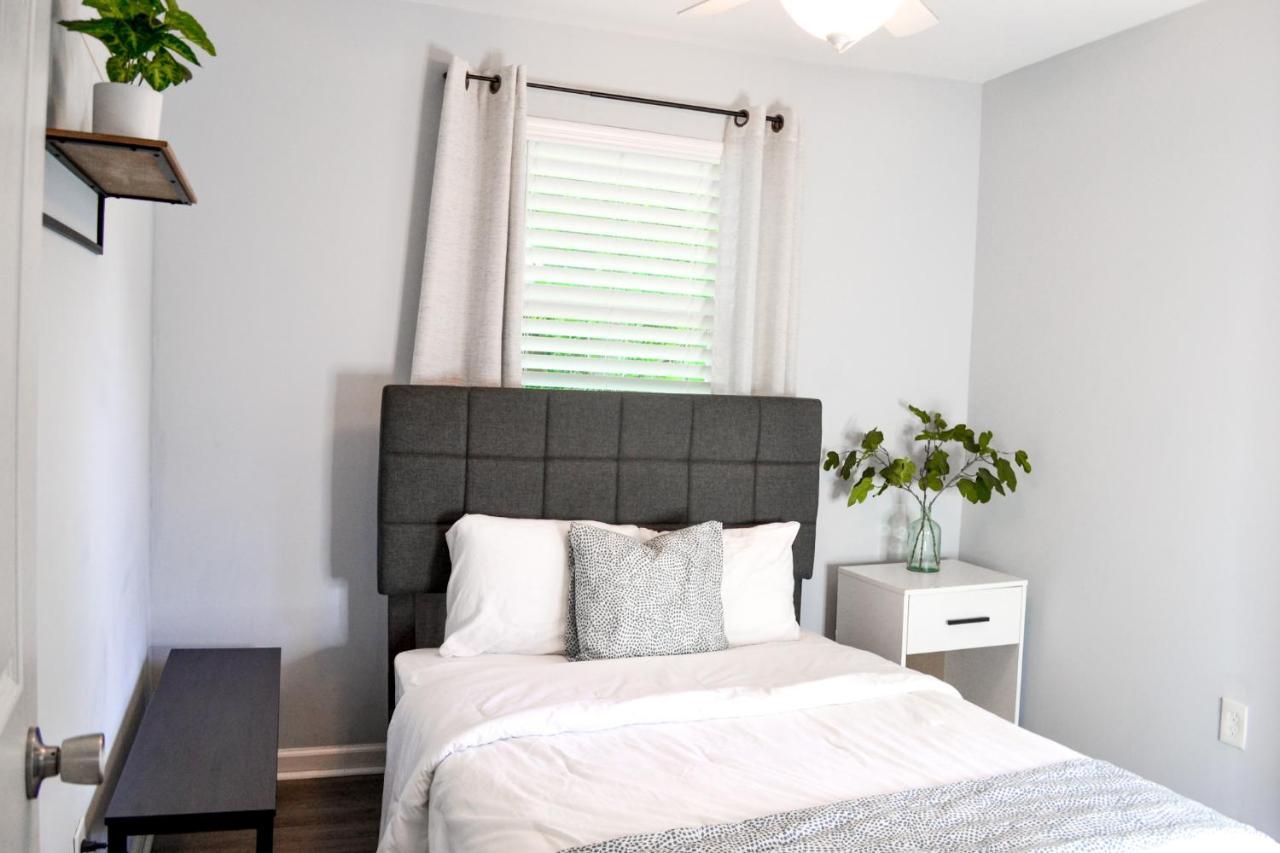 Convenient Atlanta Home Exterior photo
